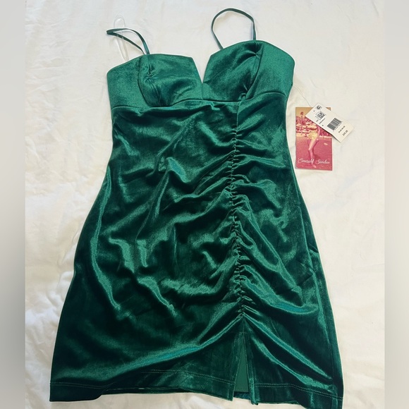 Emerald Sundae green velvet dress - Picture 4 of 9